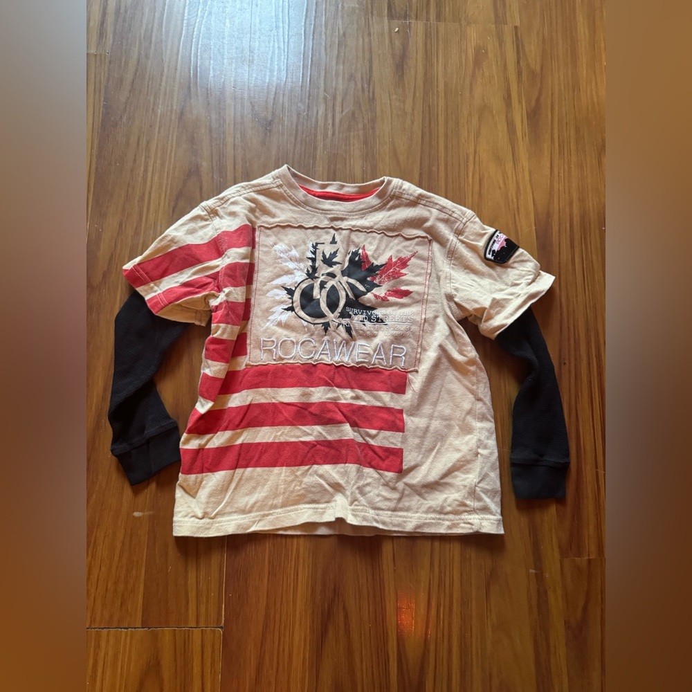 Rocawear Beige and Red Graphic T-Shirt size medium boys
